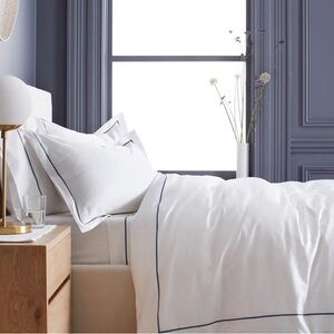NWOT Quince Luxury Organic Sateen Embroidered Duvet Cover Queen (Navy/White)